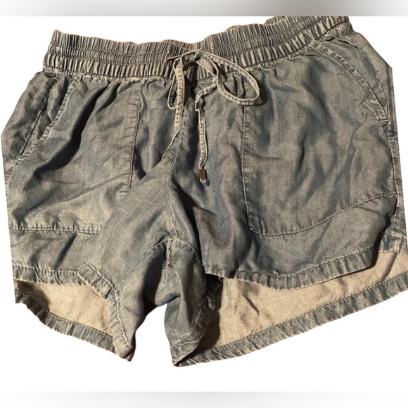 Old Navy Chambray Soft Ocean Blue Shorts! Size M! SUPER SOFT🔥 - Picture 1 of 5
